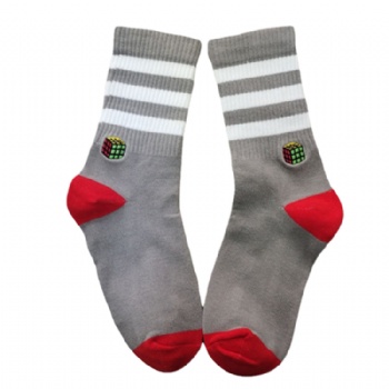 OEM crew men customize knitted embroidered design made cotton sports athletic socks